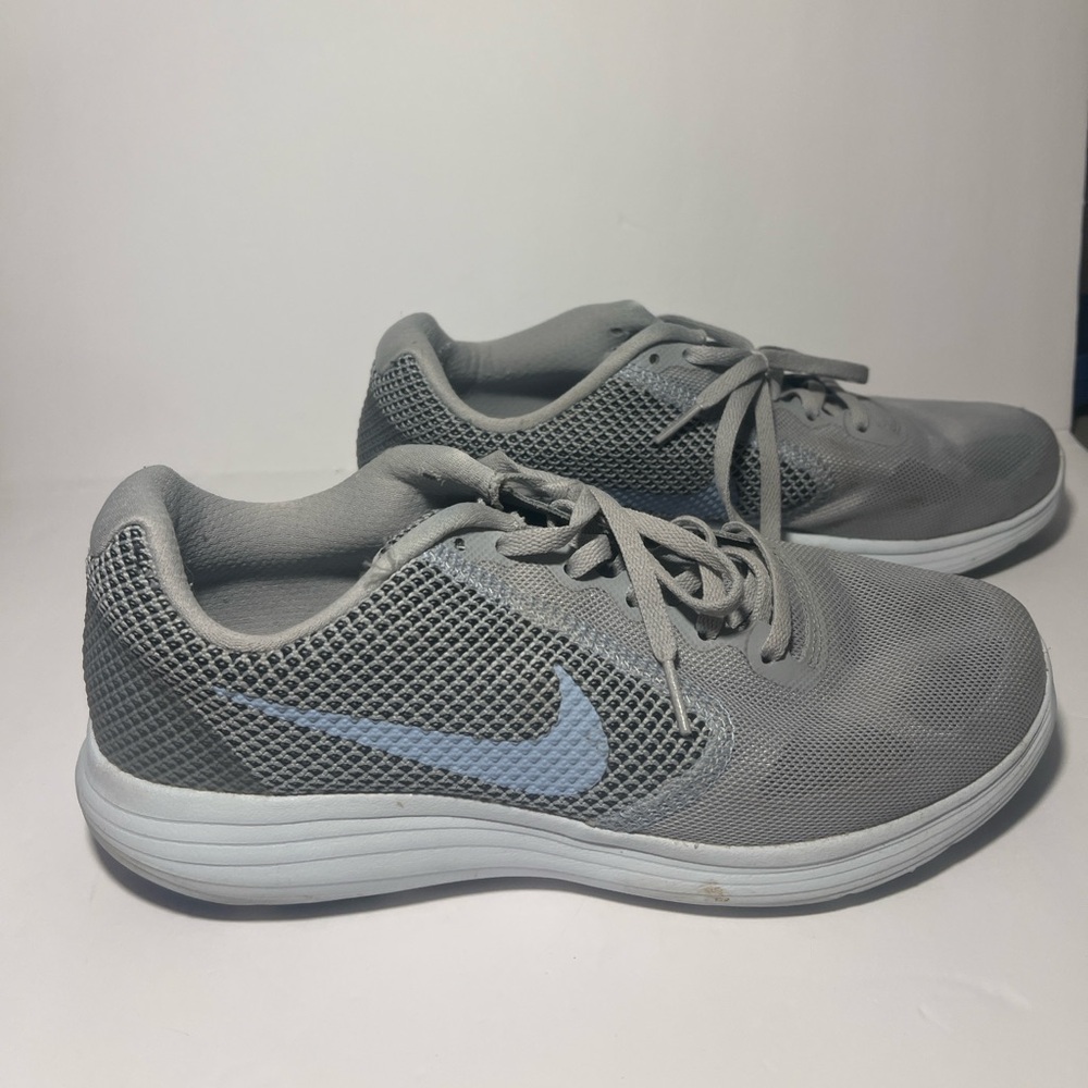Nike Sneakers Gray Revolution 3 Women's Running Shoes 9.5 Gym Shoes